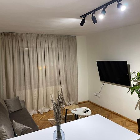 Cozy Apartment, In The Center Of Tirana Exterior foto